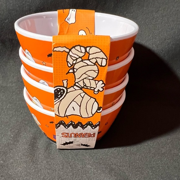 Peanuts Snoopy Halloween Trick-or-Treat Snack Bowls (Set of 4) - Picture 1 of 4